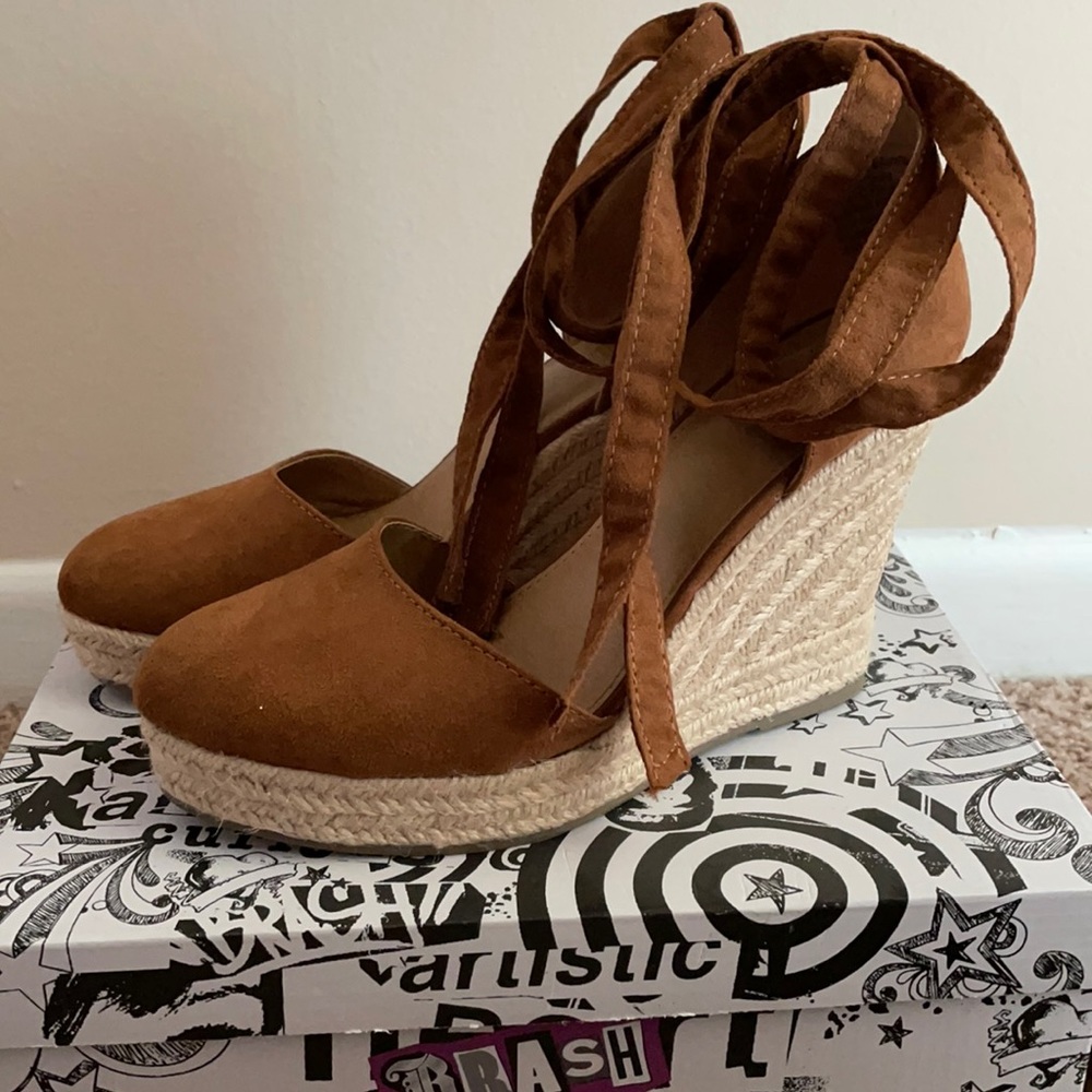 ⭐️SOLD⭐️ Faux suede wedges
